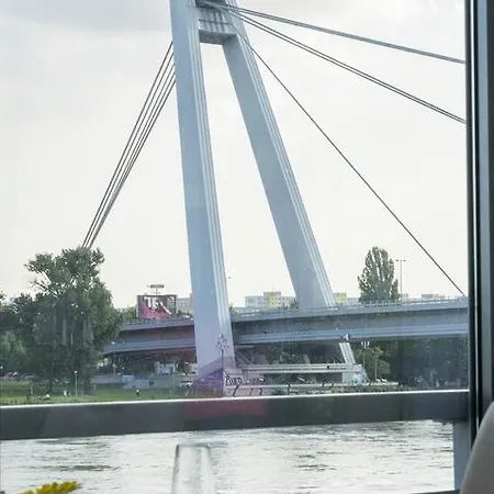 ボテル グラシア 船上ホテル