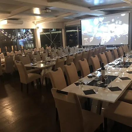 그라치아 보트호텔 3*